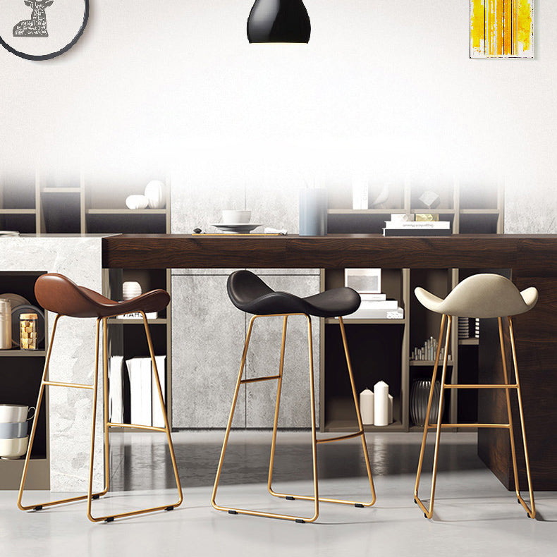 Glam Leather Bar Stools Patio Bar Stool with Iron Legs and Low Back Clearhalo 'Bar Furniture' 'Bar Stools' 'bar_stools' 'furn' 'furn_bar_stools' 'furniture_bar_stools' 'Kitchen & Dining Furniture' 'kitchen&dining_furn' 'kitchen' 'kitchen_furn' Furniture' 4296892