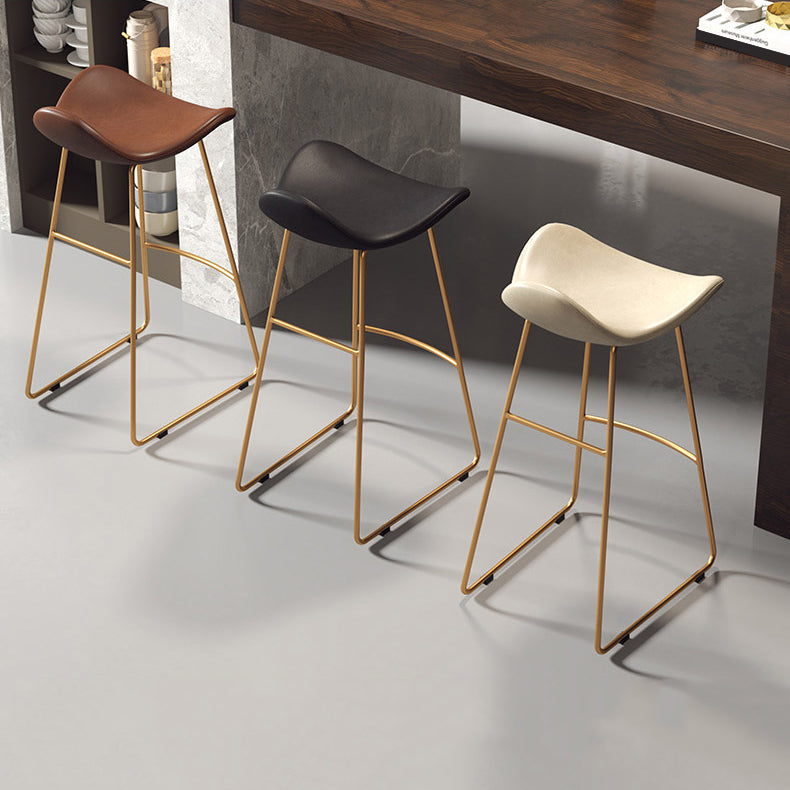 Glam Leather Bar Stools Patio Bar Stool with Iron Legs and Low Back Clearhalo 'Bar Furniture' 'Bar Stools' 'bar_stools' 'furn' 'furn_bar_stools' 'furniture_bar_stools' 'Kitchen & Dining Furniture' 'kitchen&dining_furn' 'kitchen' 'kitchen_furn' Furniture' 4296894