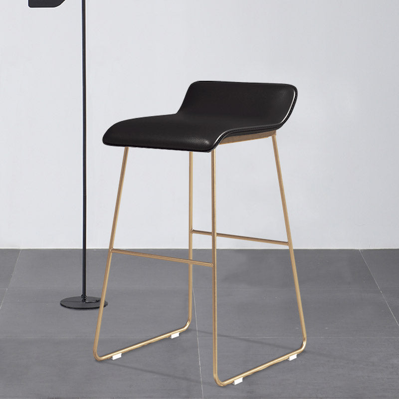 Glam Counter Round Bar Stool Armless Leather Bar Stool with Footrest Iron Base Black 1 Piece Counter Stool(26"H) Clearhalo 'Bar Furniture' 'Bar Stools' 'bar_stools' 'furn' 'furn_bar_stools' 'furniture_bar_stools' 'Kitchen & Dining Furniture' 'kitchen&dining_furn' 'kitchen' 'kitchen_furn' Furniture' 4297336