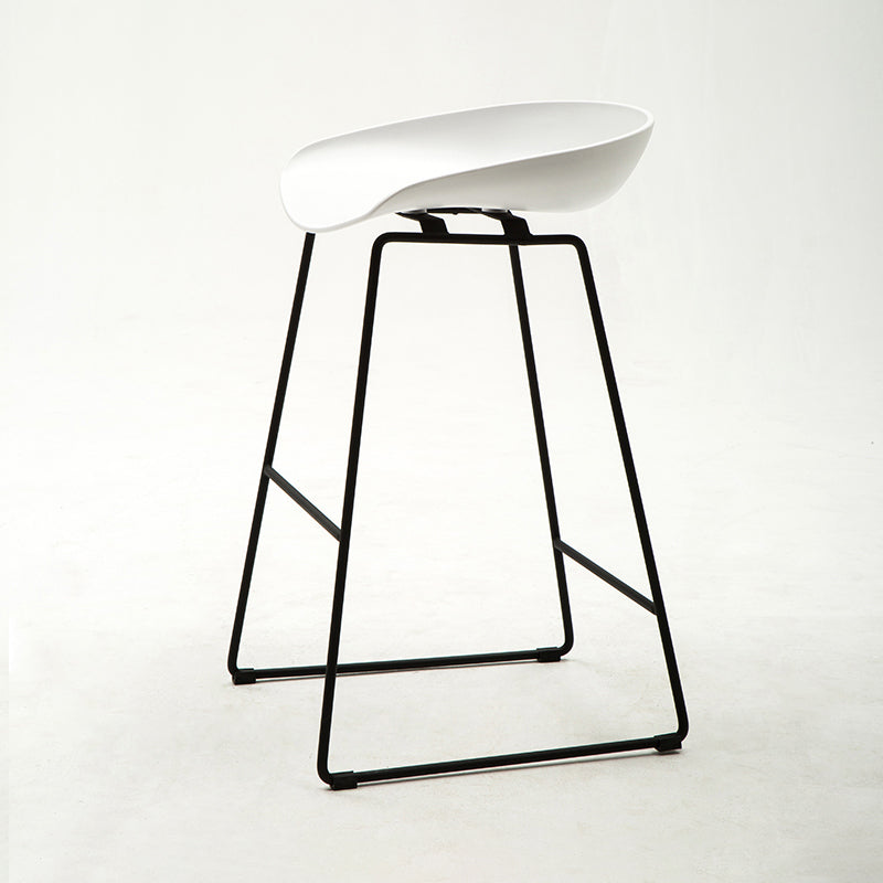 Scandinavian Style Bar-stool with Bucket Seat Counter Chair for Kitchen Bar White 1 Piece Counter Stool(26"H) Clearhalo 'Bar Furniture' 'Bar Stools' 'bar_stools' 'furn' 'furn_bar_stools' 'furniture_bar_stools' 'Kitchen & Dining Furniture' 'kitchen&dining_furn' 'kitchen' 'kitchen_furn' Furniture' 4321666