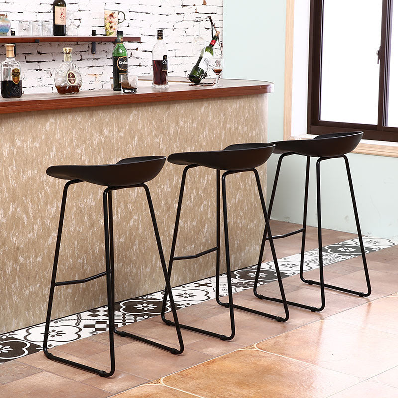 Modern Style Metal Low Back and Strap Pedal Bar Stool 30-inch Coffee Shop Bar Stool Clearhalo 'Bar Furniture' 'Bar Stools' 'bar_stools' 'furn' 'furn_bar_stools' 'furniture_bar_stools' 'Kitchen & Dining Furniture' 'kitchen&dining_furn' 'kitchen' 'kitchen_furn' Furniture' 4371611
