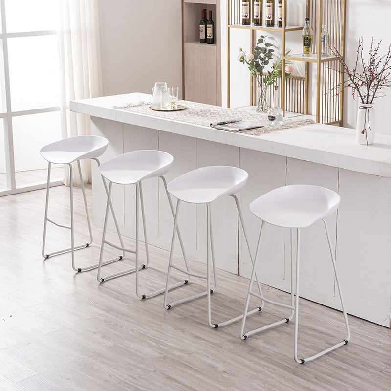 Modern Style Metal Low Back and Strap Pedal Bar Stool 30-inch Coffee Shop Bar Stool Clearhalo 'Bar Furniture' 'Bar Stools' 'bar_stools' 'furn' 'furn_bar_stools' 'furniture_bar_stools' 'Kitchen & Dining Furniture' 'kitchen&dining_furn' 'kitchen' 'kitchen_furn' Furniture' 4371615
