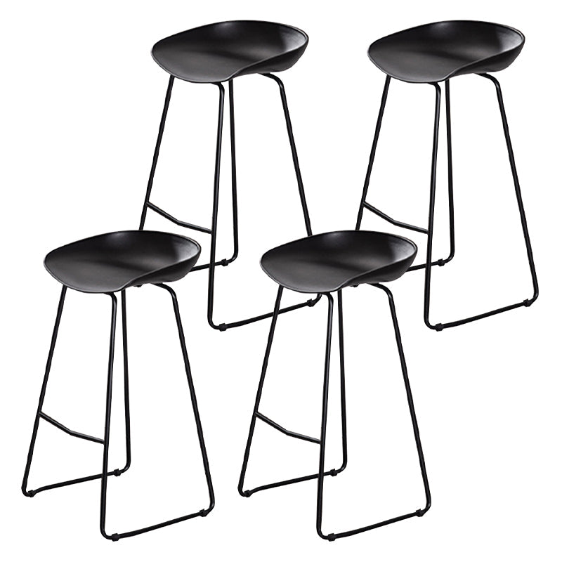 Modern Style Metal Low Back and Strap Pedal Bar Stool 30-inch Coffee Shop Bar Stool Black 4 Piece Set Clearhalo 'Bar Furniture' 'Bar Stools' 'bar_stools' 'furn' 'furn_bar_stools' 'furniture_bar_stools' 'Kitchen & Dining Furniture' 'kitchen&dining_furn' 'kitchen' 'kitchen_furn' Furniture' 4371617
