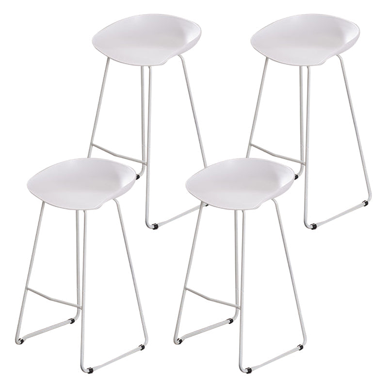 Modern Style Metal Low Back and Strap Pedal Bar Stool 30-inch Coffee Shop Bar Stool White 4 Piece Set Clearhalo 'Bar Furniture' 'Bar Stools' 'bar_stools' 'furn' 'furn_bar_stools' 'furniture_bar_stools' 'Kitchen & Dining Furniture' 'kitchen&dining_furn' 'kitchen' 'kitchen_furn' Furniture' 4371619