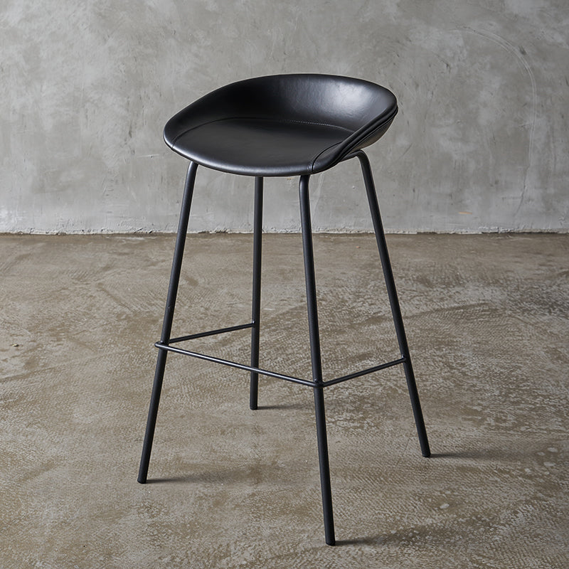 Industrial Indoor Barstool Iron Distressed Quilted Tall Stool with Leather Seat Textured Black 1 Piece Clearhalo 'Bar Furniture' 'Bar Stools' 'bar_stools' 'furn' 'furn_bar_stools' 'furniture_bar_stools' 'Kitchen & Dining Furniture' 'kitchen&dining_furn' 'kitchen' 'kitchen_furn' Furniture' 4392030
