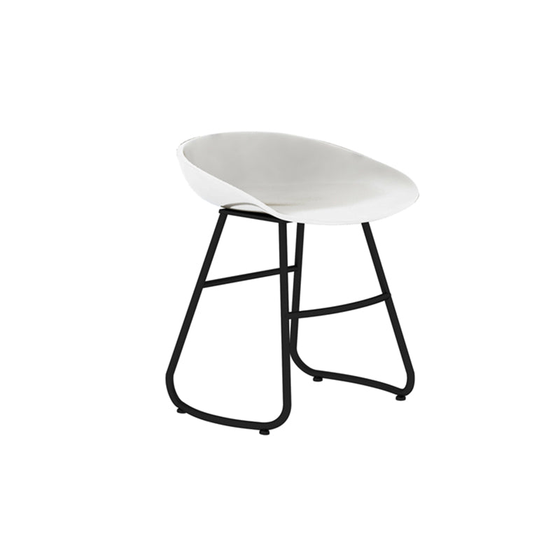 Simple Iron Low Back Barstool Nordic Indoor Tall Stool with Bucket Seat White 1 Piece Short Stool(18"H) Clearhalo 'Bar Furniture' 'Bar Stools' 'bar_stools' 'furn' 'furn_bar_stools' 'furniture_bar_stools' 'Kitchen & Dining Furniture' 'kitchen&dining_furn' 'kitchen' 'kitchen_furn' Furniture' 4393390