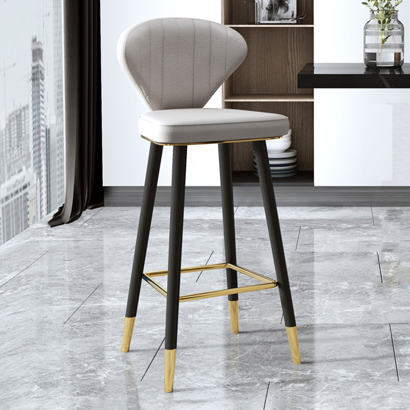 Scandinavian Swivel Leather Counter Stools Black Low Back Bar Stools with Footrest Grey 1 Piece Clearhalo 'Bar Furniture' 'Bar Stools' 'bar_stools' 'furn' 'furn_bar_stools' 'furniture_bar_stools' 'Kitchen & Dining Furniture' 'kitchen&dining_furn' 'kitchen' 'kitchen_furn' Furniture' 4395664