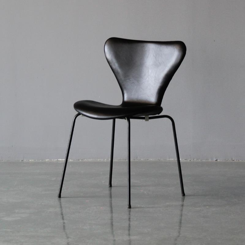 Restaurant Scandinavian Velvet Side Chair Matte Finish Wingback Dining Chair Black 1 Piece Black Clearhalo ' kitchen&dining_furn' 'Dining Chairs' 'Dining Tables & Seating' 'dining_chair' 'furn' 'furn_dining_chair' 'Furniture' 'furniture_dining_chair' 'Kitchen & Dining Furniture' 'kitchen' 4399847