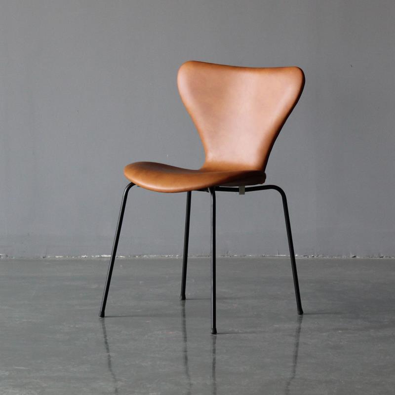 Restaurant Scandinavian Velvet Side Chair Matte Finish Wingback Dining Chair Brown 1 Piece Black Clearhalo ' kitchen&dining_furn' 'Dining Chairs' 'Dining Tables & Seating' 'dining_chair' 'furn' 'furn_dining_chair' 'Furniture' 'furniture_dining_chair' 'Kitchen & Dining Furniture' 'kitchen' 4399881