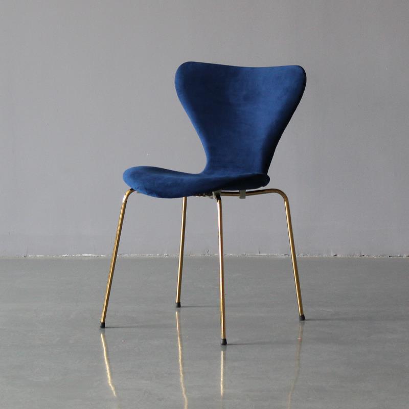 Restaurant Scandinavian Velvet Side Chair Matte Finish Wingback Dining Chair Blue 1 Piece Brass Gold Clearhalo ' kitchen&dining_furn' 'Dining Chairs' 'Dining Tables & Seating' 'dining_chair' 'furn' 'furn_dining_chair' 'Furniture' 'furniture_dining_chair' 'Kitchen & Dining Furniture' 'kitchen' 4399890