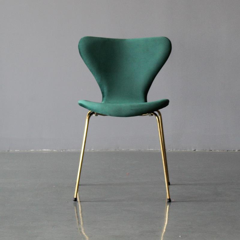 Restaurant Scandinavian Velvet Side Chair Matte Finish Wingback Dining Chair Blackish Green 1 Piece Brass Gold Clearhalo ' kitchen&dining_furn' 'Dining Chairs' 'Dining Tables & Seating' 'dining_chair' 'furn' 'furn_dining_chair' 'Furniture' 'furniture_dining_chair' 'Kitchen & Dining Furniture' 'kitchen' 4399902