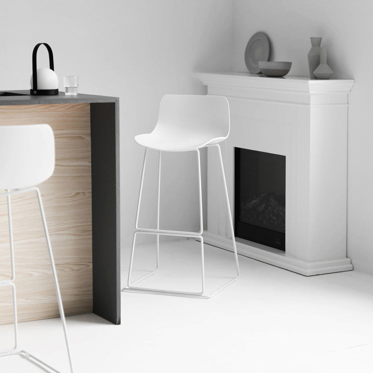 Modern Metal Plastic Bar Stools Indoor Barstool with Iron Legs and Low Back Clearhalo 'Bar Furniture' 'Bar Stools' 'bar_stools' 'furn' 'furn_bar_stools' 'furniture_bar_stools' 'Kitchen & Dining Furniture' 'kitchen&dining_furn' 'kitchen' 'kitchen_furn' Furniture' 4401176