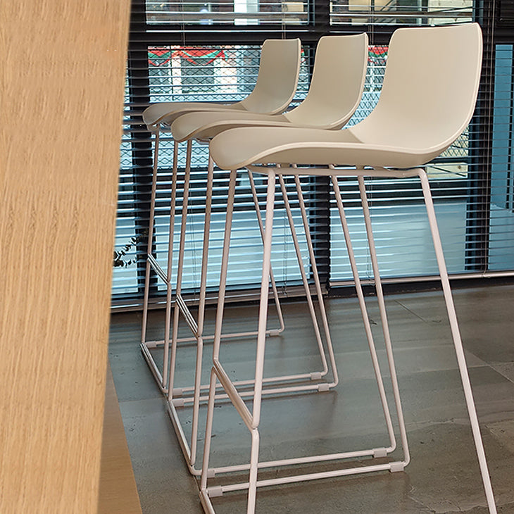 Modern Metal Plastic Bar Stools Indoor Barstool with Iron Legs and Low Back Clearhalo 'Bar Furniture' 'Bar Stools' 'bar_stools' 'furn' 'furn_bar_stools' 'furniture_bar_stools' 'Kitchen & Dining Furniture' 'kitchen&dining_furn' 'kitchen' 'kitchen_furn' Furniture' 4401193