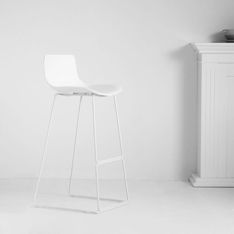 Modern Metal Plastic Bar Stools Indoor Barstool with Iron Legs and Low Back White 1 Piece Bar Stool(30"H) Clearhalo 'Bar Furniture' 'Bar Stools' 'bar_stools' 'furn' 'furn_bar_stools' 'furniture_bar_stools' 'Kitchen & Dining Furniture' 'kitchen&dining_furn' 'kitchen' 'kitchen_furn' Furniture' 4401202