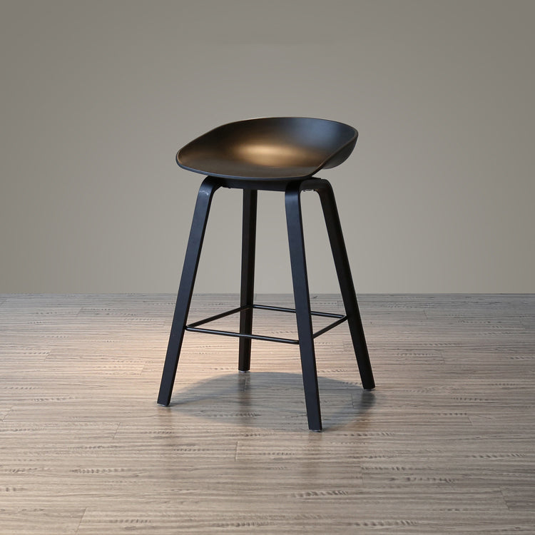 Contemporary Solid Wood Barstool Indoor Bar Stool with Low Back for Kitchen Black 1 Piece Counter Stool(26"H) Clearhalo 'Bar Furniture' 'Bar Stools' 'bar_stools' 'furn' 'furn_bar_stools' 'furniture_bar_stools' 'Kitchen & Dining Furniture' 'kitchen&dining_furn' 'kitchen' 'kitchen_furn' Furniture' 4415848
