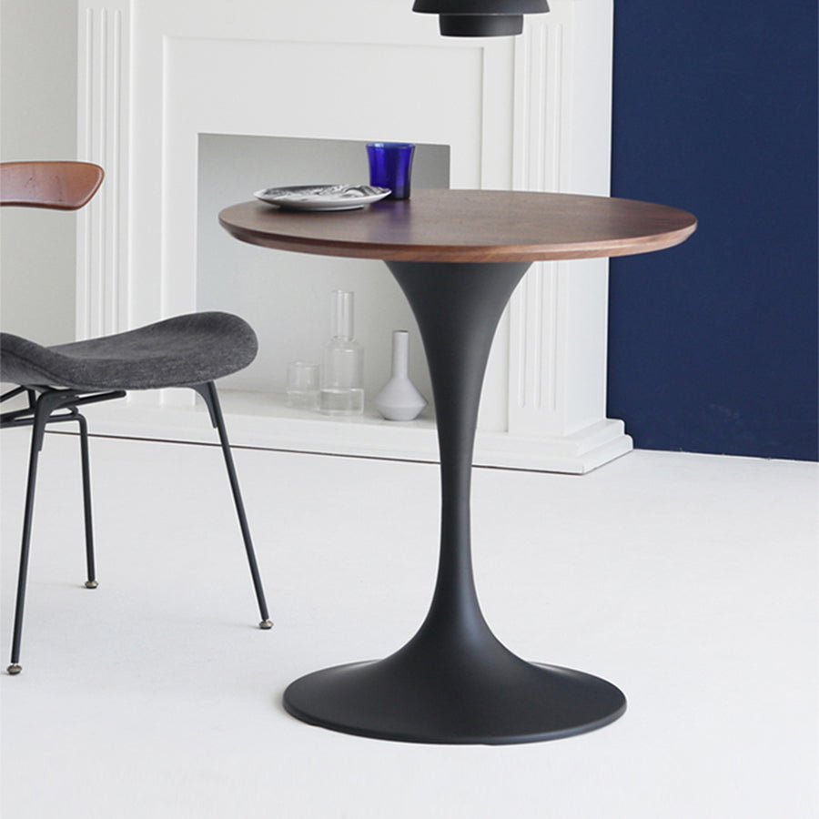 Minimalist Round Standard Table MDF Kitchen Dining Table with Tulip Base Walnut 27.6"L x 27.6"W x 29.5"H Without Chairs Clearhalo ' dining_table' 'Dining Tables & Seating' 'Dining Tables' 'furn' 'furn_dining_table' 'Furniture' 'furniture_dining_table' 'Kitchen & Dining Furniture' 'kitchen&dining_furn' 'kitchen' 'kitchen_dining_table' 4422153