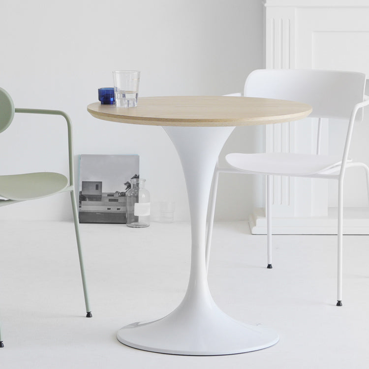 Minimalist Round Standard Table MDF Kitchen Dining Table with Tulip Base Clearhalo ' dining_table' 'Dining Tables & Seating' 'Dining Tables' 'furn' 'furn_dining_table' 'Furniture' 'furniture_dining_table' 'Kitchen & Dining Furniture' 'kitchen&dining_furn' 'kitchen' 'kitchen_dining_table' 4422161