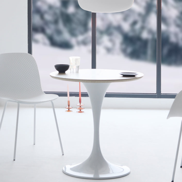 Minimalist Round Standard Table MDF Kitchen Dining Table with Tulip Base Clearhalo ' dining_table' 'Dining Tables & Seating' 'Dining Tables' 'furn' 'furn_dining_table' 'Furniture' 'furniture_dining_table' 'Kitchen & Dining Furniture' 'kitchen&dining_furn' 'kitchen' 'kitchen_dining_table' 4422162