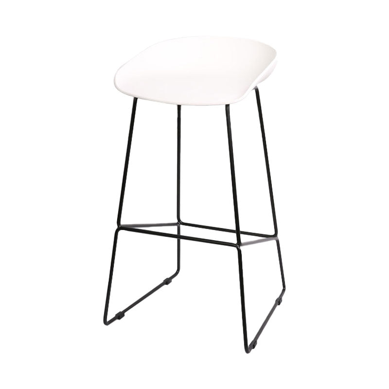Scandinavian Metal Plastic Counter Stools Backless Bar Stools with Footrest White Black 1 Piece Clearhalo 'Bar Furniture' 'Bar Stools' 'bar_stools' 'furn' 'furn_bar_stools' 'furniture_bar_stools' 'Kitchen & Dining Furniture' 'kitchen&dining_furn' 'kitchen' 'kitchen_furn' Furniture' 4422602