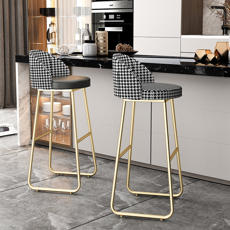 Scandinavian Iron Counter Stools Upholstered Low Back Bar Stools with Round Seat Clearhalo 'Bar Furniture' 'Bar Stools' 'bar_stools' 'furn' 'furn_bar_stools' 'furniture_bar_stools' 'Kitchen & Dining Furniture' 'kitchen&dining_furn' 'kitchen' 'kitchen_furn' Furniture' 4422637