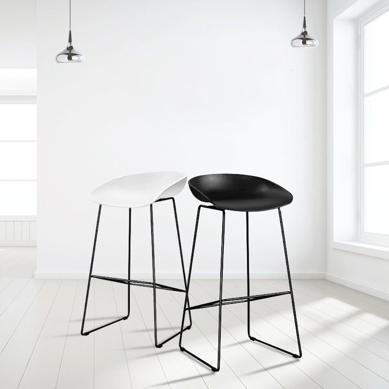 Scandinavian Black Metal Plastic Counter Stools Backless Bar Stools (Set of 4) Clearhalo 'Bar Furniture' 'Bar Stools' 'bar_stools' 'furn' 'furn_bar_stools' 'furniture_bar_stools' 'Kitchen & Dining Furniture' 'kitchen&dining_furn' 'kitchen' 'kitchen_furn' Furniture' 4422949