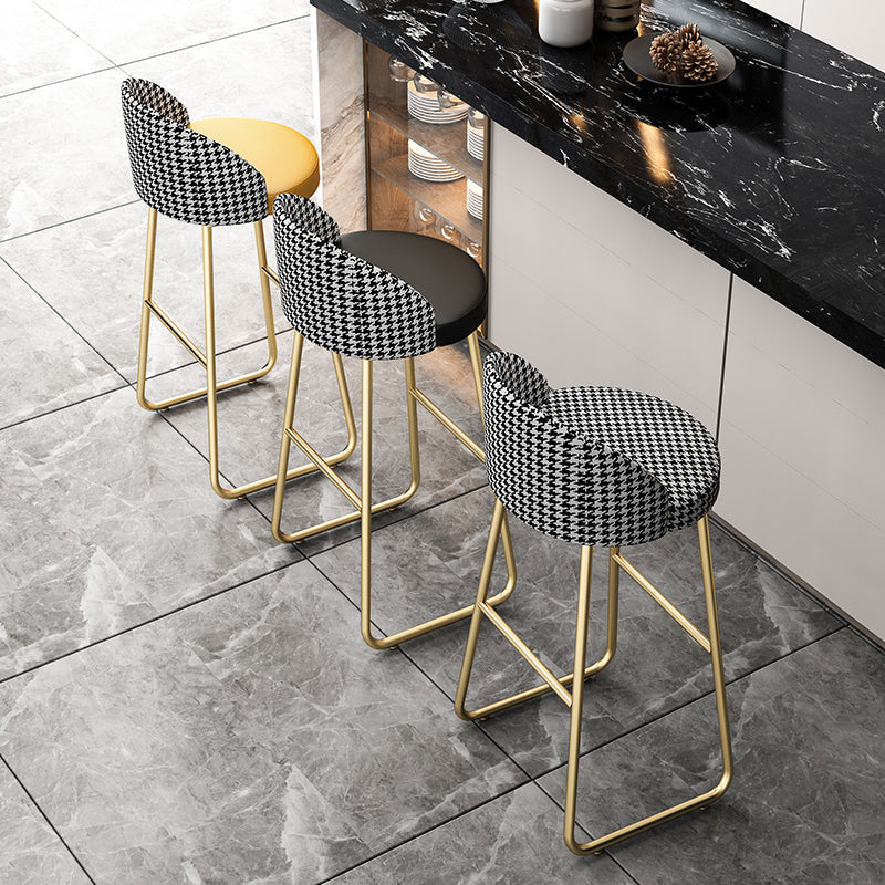 Modern Style Bar-stool Sled Iron Legs Round Leather Seat with Footrest for Kitchen Bar Clearhalo 'Bar Furniture' 'Bar Stools' 'bar_stools' 'furn' 'furn_bar_stools' 'furniture_bar_stools' 'Kitchen & Dining Furniture' 'kitchen&dining_furn' 'kitchen' 'kitchen_furn' Furniture' 4430311