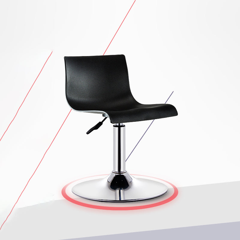 Contemporary Swivel Adjustable Bar Stool Indoor Bar Stool with Low Back Gloss Black 1 Piece Clearhalo 'Bar Furniture' 'Bar Stools' 'bar_stools' 'furn' 'furn_bar_stools' 'furniture_bar_stools' 'Kitchen & Dining Furniture' 'kitchen&dining_furn' 'kitchen' 'kitchen_furn' Furniture' 4453045