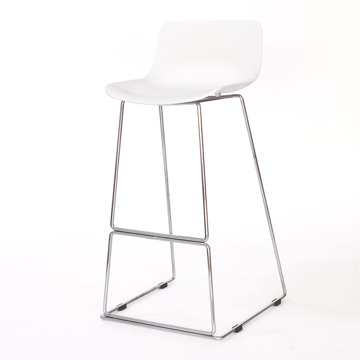 Contemporary Metal Bar Stool Indoor Bar Stool with Metal Legs and Low Back White 1 Piece Clearhalo 'Bar Furniture' 'Bar Stools' 'bar_stools' 'furn' 'furn_bar_stools' 'furniture_bar_stools' 'Kitchen & Dining Furniture' 'kitchen&dining_furn' 'kitchen' 'kitchen_furn' Furniture' 4462503