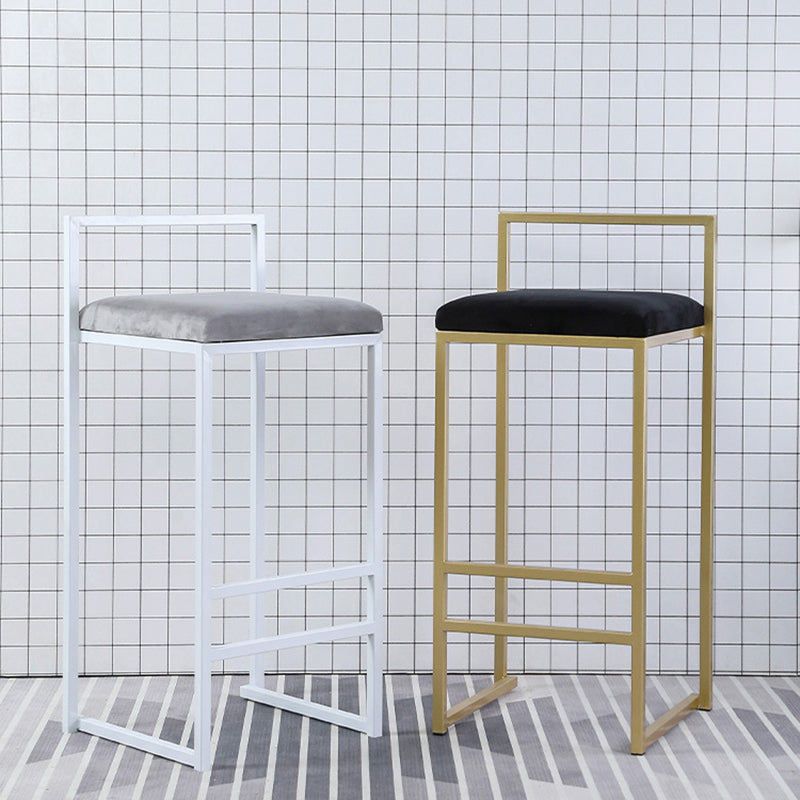 Modern Style Metal Bar Stool with Footrest and Low Back Bistro Bar Stool for Kitchen Clearhalo 'Bar Furniture' 'Bar Stools' 'bar_stools' 'furn' 'furn_bar_stools' 'furniture_bar_stools' 'Kitchen & Dining Furniture' 'kitchen&dining_furn' 'kitchen' 'kitchen_furn' Furniture' 4462892