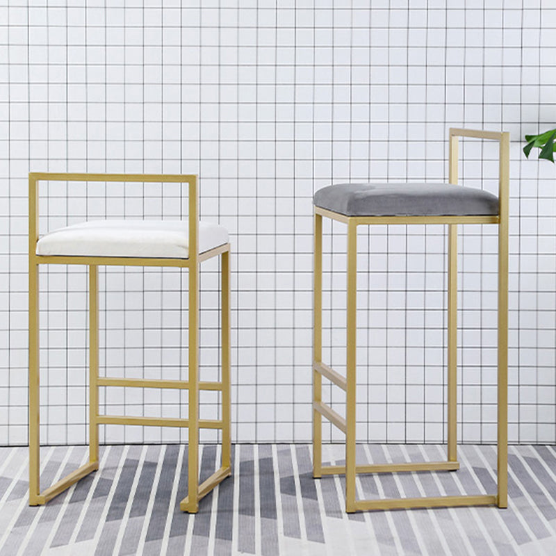 Modern Style Metal Bar Stool with Footrest and Low Back Bistro Bar Stool for Kitchen Clearhalo 'Bar Furniture' 'Bar Stools' 'bar_stools' 'furn' 'furn_bar_stools' 'furniture_bar_stools' 'Kitchen & Dining Furniture' 'kitchen&dining_furn' 'kitchen' 'kitchen_furn' Furniture' 4462909