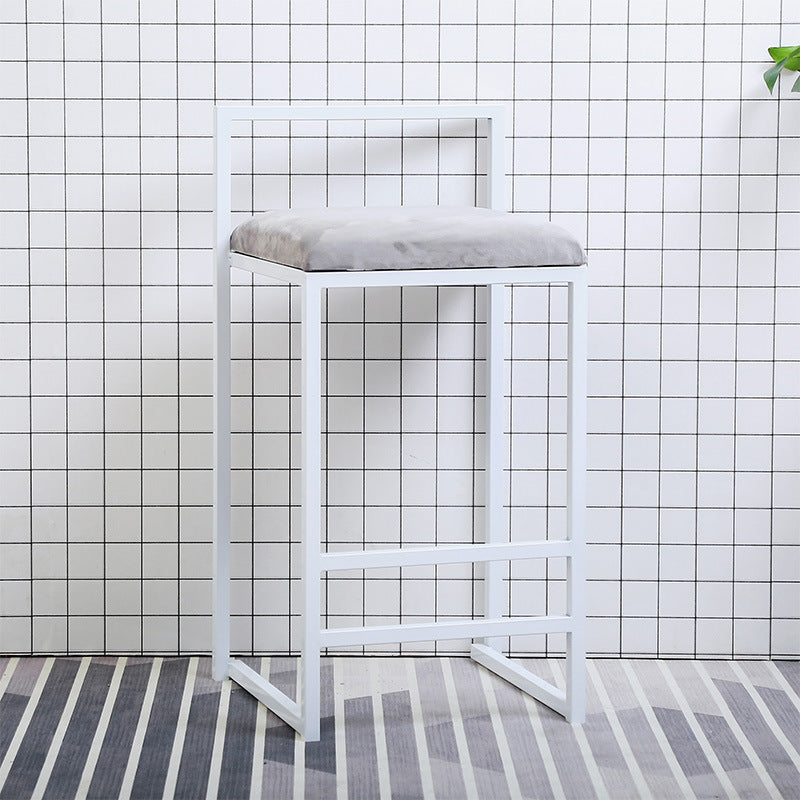 Modern Style Metal Bar Stool with Footrest and Low Back Bistro Bar Stool for Kitchen White 1 Piece Bar Stool (28" H) Clearhalo 'Bar Furniture' 'Bar Stools' 'bar_stools' 'furn' 'furn_bar_stools' 'furniture_bar_stools' 'Kitchen & Dining Furniture' 'kitchen&dining_furn' 'kitchen' 'kitchen_furn' Furniture' 4462910