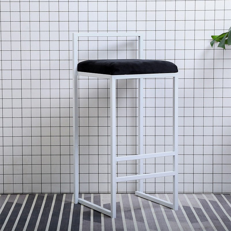 Modern Style Metal Bar Stool with Footrest and Low Back Bistro Bar Stool for Kitchen White 1 Piece Counter Stool (23.5"H) Clearhalo 'Bar Furniture' 'Bar Stools' 'bar_stools' 'furn' 'furn_bar_stools' 'furniture_bar_stools' 'Kitchen & Dining Furniture' 'kitchen&dining_furn' 'kitchen' 'kitchen_furn' Furniture' 4462916