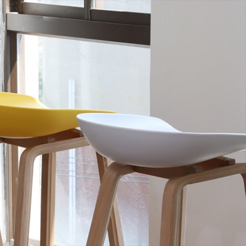 Scandinavia Style Bar-stool Wooden Legs PP Bucket Seat Barstool for Bar Kitchen Clearhalo 'Bar Furniture' 'Bar Stools' 'bar_stools' 'furn' 'furn_bar_stools' 'furniture_bar_stools' 'Kitchen & Dining Furniture' 'kitchen&dining_furn' 'kitchen' 'kitchen_furn' Furniture' 4471808