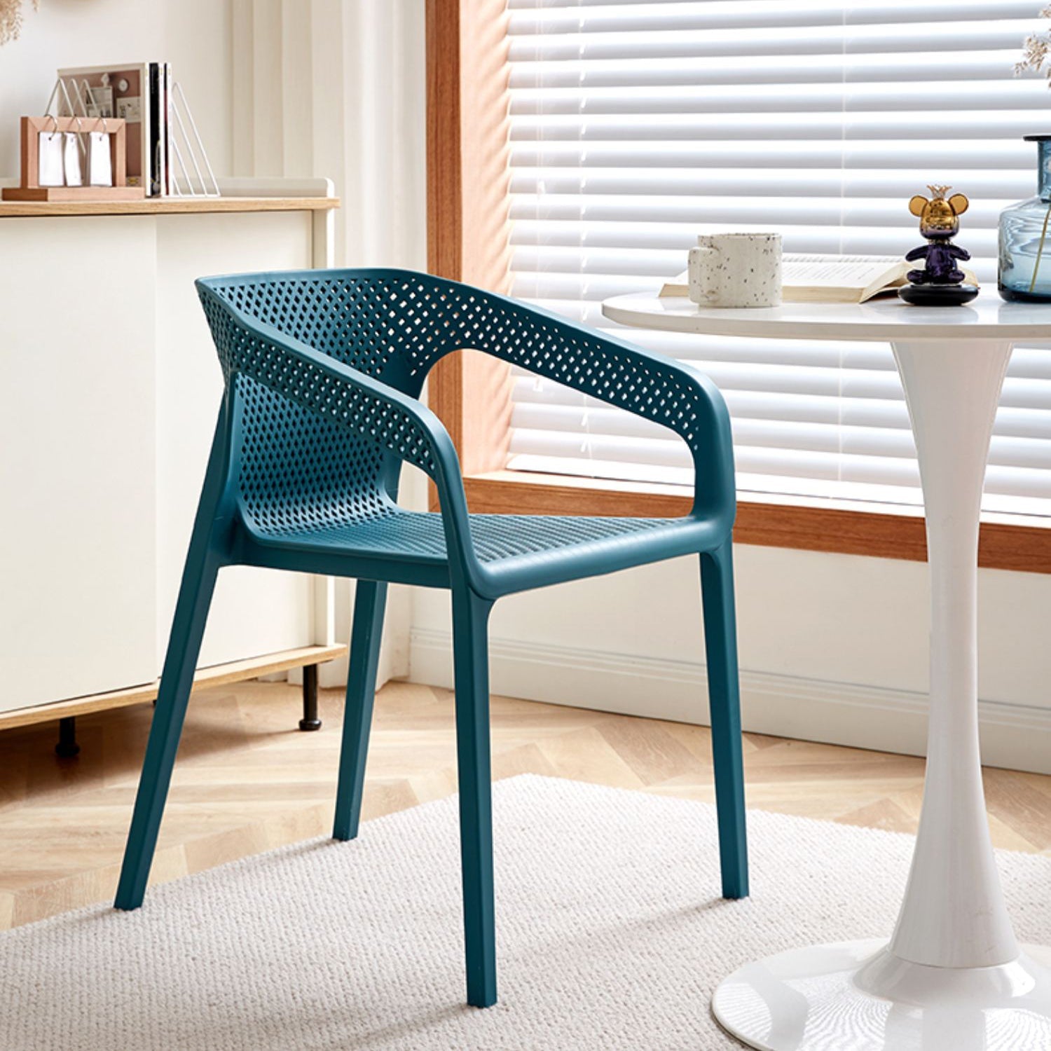 Modern Coffee Shop Plastic Arm Chair Matte Finish Solid Back Dining Chair Clearhalo ' kitchen&dining_furn' 'Dining Chairs' 'Dining Tables & Seating' 'dining_chair' 'furn' 'furn_dining_chair' 'Furniture' 'furniture_dining_chair' 'Kitchen & Dining Furniture' 'kitchen' 4502803