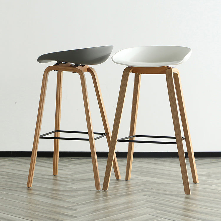 Contemporary Simple Counter Stools 30-inch Indoor Wood Legs Bar Stool with Plastic Seat Clearhalo 'Bar Furniture' 'Bar Stools' 'bar_stools' 'furn' 'furn_bar_stools' 'furniture_bar_stools' 'Kitchen & Dining Furniture' 'kitchen&dining_furn' 'kitchen' 'kitchen_furn' Furniture' 4504026