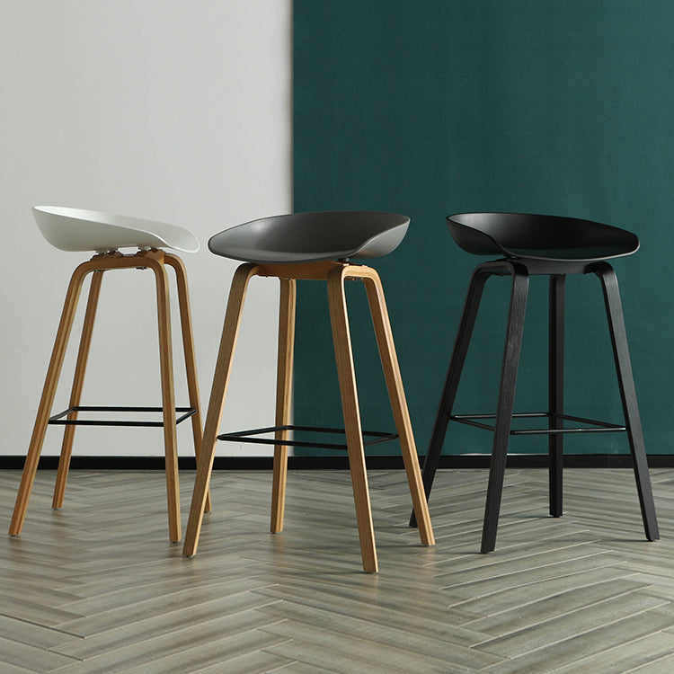 Contemporary Simple Counter Stools 30-inch Indoor Wood Legs Bar Stool with Plastic Seat Clearhalo 'Bar Furniture' 'Bar Stools' 'bar_stools' 'furn' 'furn_bar_stools' 'furniture_bar_stools' 'Kitchen & Dining Furniture' 'kitchen&dining_furn' 'kitchen' 'kitchen_furn' Furniture' 4504028