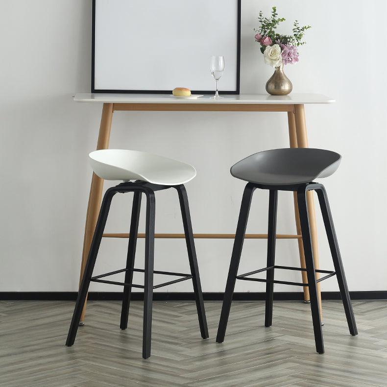 Contemporary Simple Counter Stools 30-inch Indoor Wood Legs Bar Stool with Plastic Seat Clearhalo 'Bar Furniture' 'Bar Stools' 'bar_stools' 'furn' 'furn_bar_stools' 'furniture_bar_stools' 'Kitchen & Dining Furniture' 'kitchen&dining_furn' 'kitchen' 'kitchen_furn' Furniture' 4504030