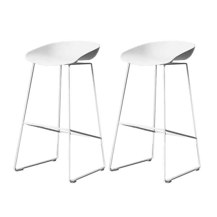 Modern Style Iron Bar Stool with Footrest Bristol Bar Stool for Kitchen Gloss White 2 Piece Set Counter Stool(26"H) Clearhalo 'Bar Furniture' 'Bar Stools' 'bar_stools' 'furn' 'furn_bar_stools' 'furniture_bar_stools' 'Kitchen & Dining Furniture' 'kitchen&dining_furn' 'kitchen' 'kitchen_furn' Furniture' 4512294