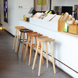 Indoor Pine Modern Bar Stool Contoured Seat Footrest Counter Stool with Wood Legs Clearhalo 'Bar Furniture' 'Bar Stools' 'bar_stools' 'furn' 'furn_bar_stools' 'furniture_bar_stools' 'Kitchen & Dining Furniture' 'kitchen&dining_furn' 'kitchen' 'kitchen_furn' Furniture' 4512368