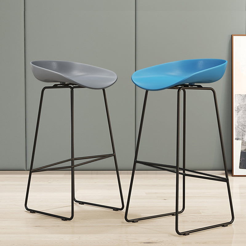 Modern Style Iron Bar Stool with Footrest Nordic Style Tavern Simple Bar Stool Clearhalo 'Bar Furniture' 'Bar Stools' 'bar_stools' 'furn' 'furn_bar_stools' 'furniture_bar_stools' 'Kitchen & Dining Furniture' 'kitchen&dining_furn' 'kitchen' 'kitchen_furn' Furniture' 4513159