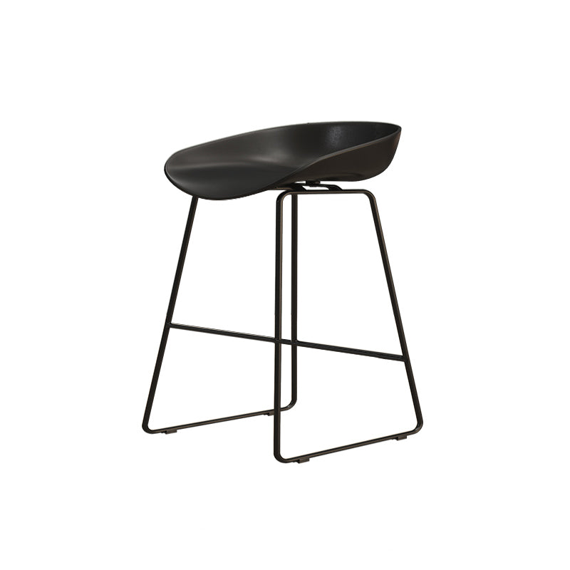 Modern Style Iron Bar Stool with Footrest Nordic Style Tavern Simple Bar Stool Black 1 Piece Short Stool(18"H) Clearhalo 'Bar Furniture' 'Bar Stools' 'bar_stools' 'furn' 'furn_bar_stools' 'furniture_bar_stools' 'Kitchen & Dining Furniture' 'kitchen&dining_furn' 'kitchen' 'kitchen_furn' Furniture' 4513160