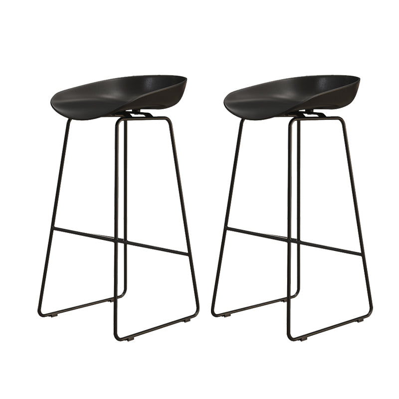 Modern Style Iron Bar Stool with Footrest Nordic Style Tavern Simple Bar Stool Black 2 Piece Set Bar Stool(30"H) Clearhalo 'Bar Furniture' 'Bar Stools' 'bar_stools' 'furn' 'furn_bar_stools' 'furniture_bar_stools' 'Kitchen & Dining Furniture' 'kitchen&dining_furn' 'kitchen' 'kitchen_furn' Furniture' 4513173