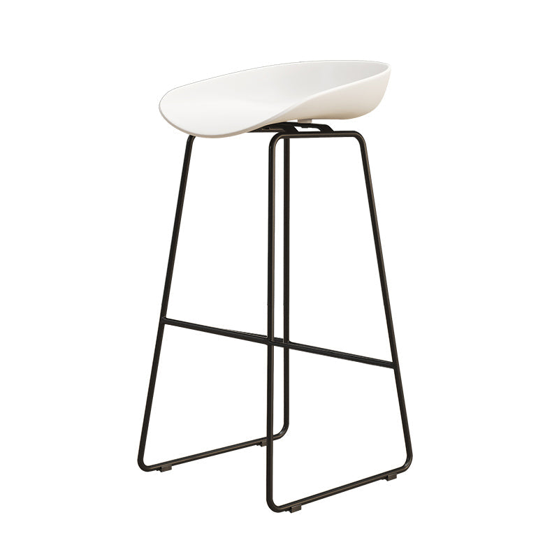 Modern Style Iron Bar Stool with Footrest Nordic Style Tavern Simple Bar Stool White 1 Piece Bar Stool(30"H) Clearhalo 'Bar Furniture' 'Bar Stools' 'bar_stools' 'furn' 'furn_bar_stools' 'furniture_bar_stools' 'Kitchen & Dining Furniture' 'kitchen&dining_furn' 'kitchen' 'kitchen_furn' Furniture' 4513190