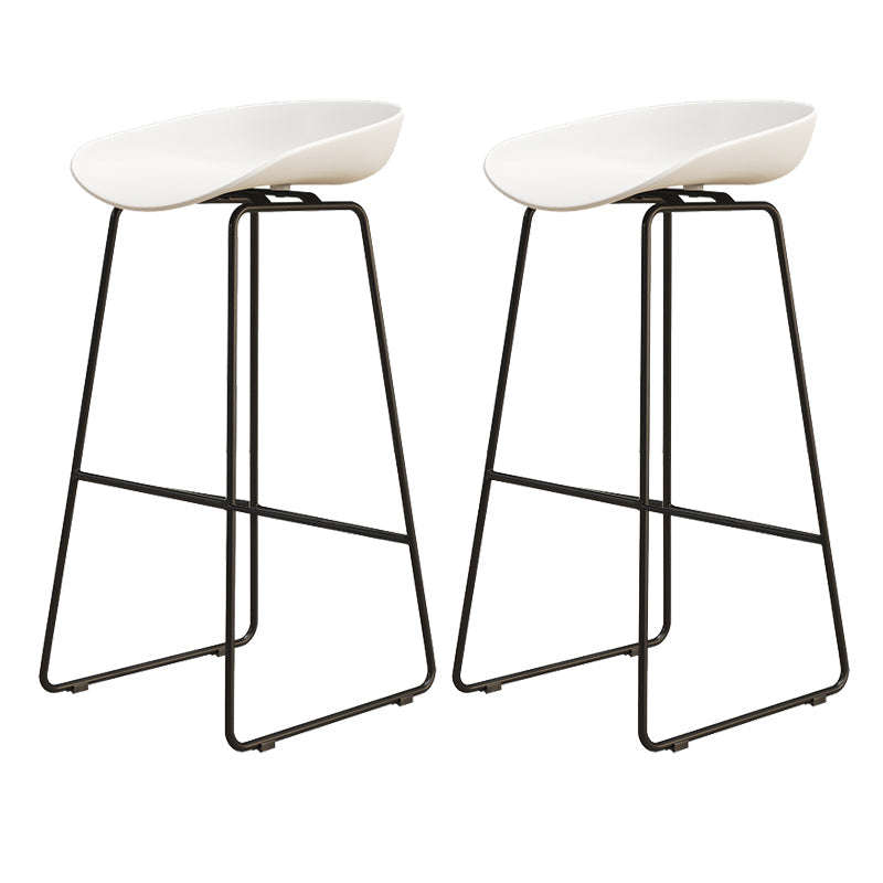 Modern Style Iron Bar Stool with Footrest Nordic Style Tavern Simple Bar Stool White 2 Piece Set Bar Stool(30"H) Clearhalo 'Bar Furniture' 'Bar Stools' 'bar_stools' 'furn' 'furn_bar_stools' 'furniture_bar_stools' 'Kitchen & Dining Furniture' 'kitchen&dining_furn' 'kitchen' 'kitchen_furn' Furniture' 4513191