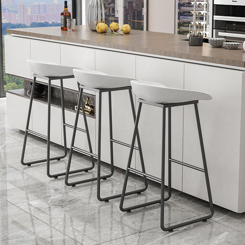 Modern Armless Backrest Counter Stool Iron Household Bar Stool with Plastic Seat and Pedal Clearhalo 'Bar Furniture' 'Bar Stools' 'bar_stools' 'furn' 'furn_bar_stools' 'furniture_bar_stools' 'Kitchen & Dining Furniture' 'kitchen&dining_furn' 'kitchen' 'kitchen_furn' Furniture' 4527349