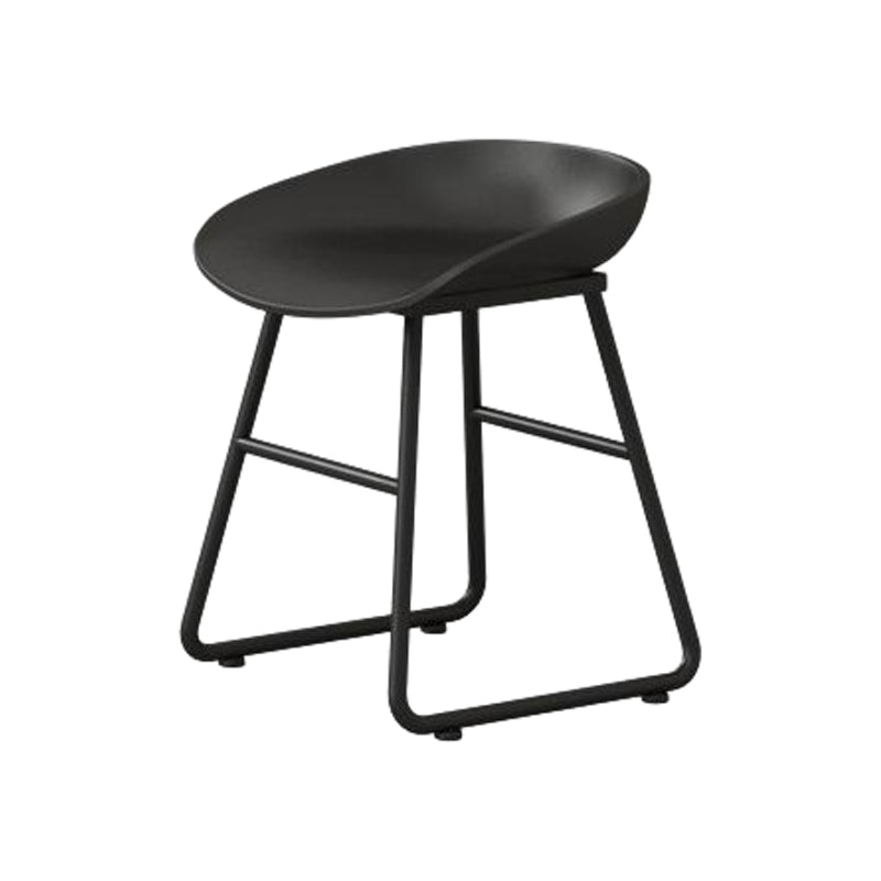 Modern Armless Backrest Counter Stool Iron Household Bar Stool with Plastic Seat and Pedal Black 1 Piece Short Stool(18"H) Clearhalo 'Bar Furniture' 'Bar Stools' 'bar_stools' 'furn' 'furn_bar_stools' 'furniture_bar_stools' 'Kitchen & Dining Furniture' 'kitchen&dining_furn' 'kitchen' 'kitchen_furn' Furniture' 4527370