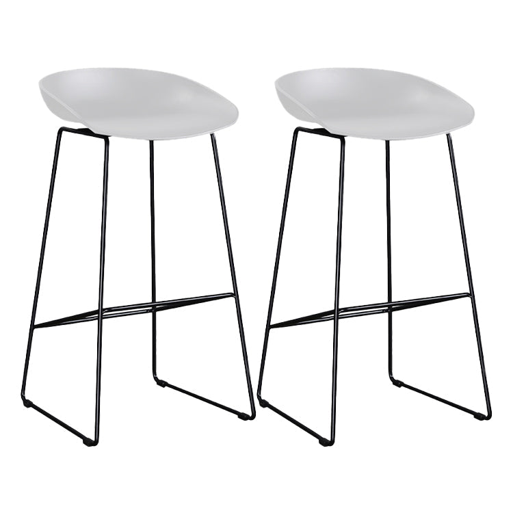 Modern Style Iron Bar Stool with Footrest Coffee Shop Casual Bar Stool White 2 Piece Set Clearhalo 'Bar Furniture' 'Bar Stools' 'bar_stools' 'furn' 'furn_bar_stools' 'furniture_bar_stools' 'Kitchen & Dining Furniture' 'kitchen&dining_furn' 'kitchen' 'kitchen_furn' Furniture' 4537008