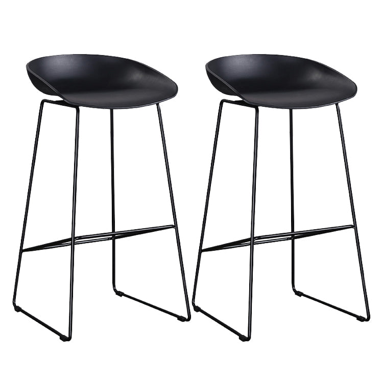 Modern Style Iron Bar Stool with Footrest Coffee Shop Casual Bar Stool Black 2 Piece Set Clearhalo 'Bar Furniture' 'Bar Stools' 'bar_stools' 'furn' 'furn_bar_stools' 'furniture_bar_stools' 'Kitchen & Dining Furniture' 'kitchen&dining_furn' 'kitchen' 'kitchen_furn' Furniture' 4537011