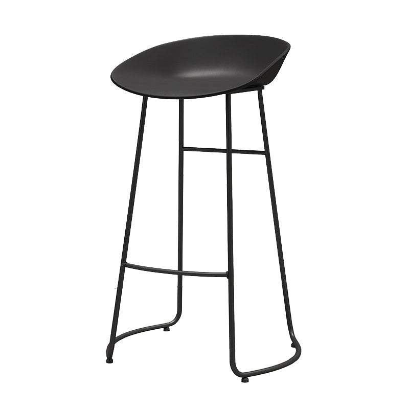 Modern Style Metal Bar Stool with Footrest and Low Back Cafe Creative Bar Stool Black 1 Piece Clearhalo 'Bar Furniture' 'Bar Stools' 'bar_stools' 'furn' 'furn_bar_stools' 'furniture_bar_stools' 'Kitchen & Dining Furniture' 'kitchen&dining_furn' 'kitchen' 'kitchen_furn' Furniture' 4545095