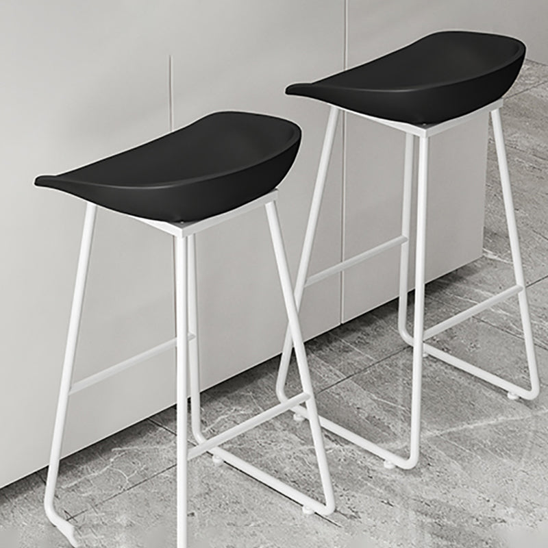 Modern Armless Backrest Counter Stool Iron Kitchen Bar Stool with Plastic Seat Clearhalo 'Bar Furniture' 'Bar Stools' 'bar_stools' 'furn' 'furn_bar_stools' 'furniture_bar_stools' 'Kitchen & Dining Furniture' 'kitchen&dining_furn' 'kitchen' 'kitchen_furn' Furniture' 4555328